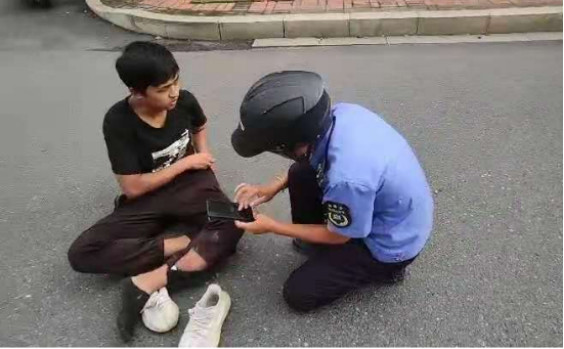 1629775279276109.jpg 簡報(2021第27期)危難時刻伸雙手 助人為樂暖人心--記高新區城市綜合管理大隊好人好事435.jpg